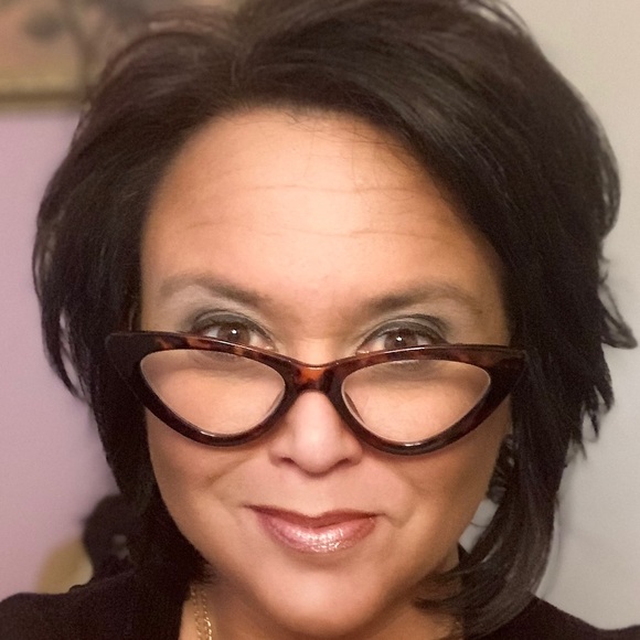 Meet your Posher, Melissa - Picture 2 of 2